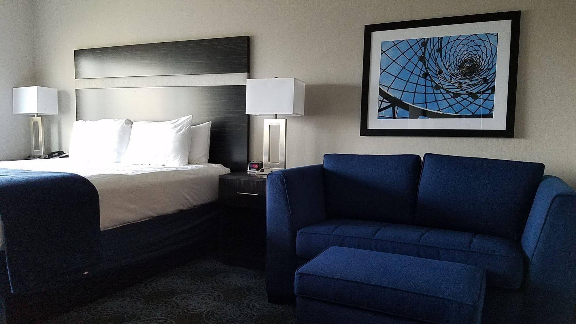 Doubletree By Hilton St. Louis Forest Park Exterior photo