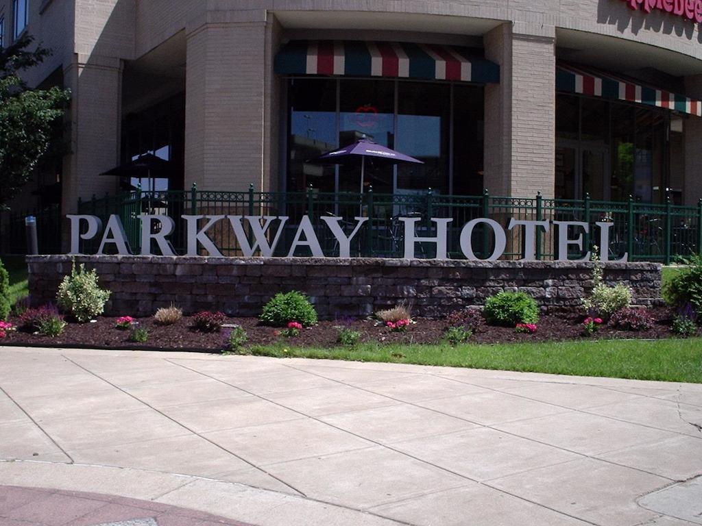 Doubletree By Hilton St. Louis Forest Park Exterior photo