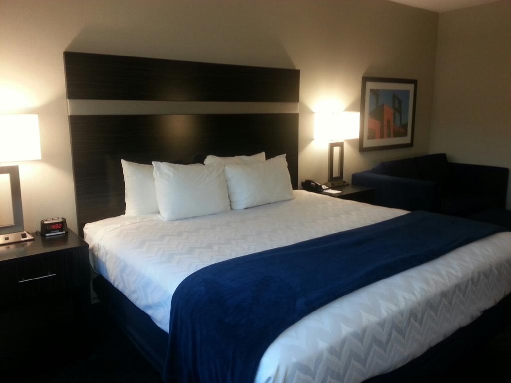 Doubletree By Hilton St. Louis Forest Park Exterior photo