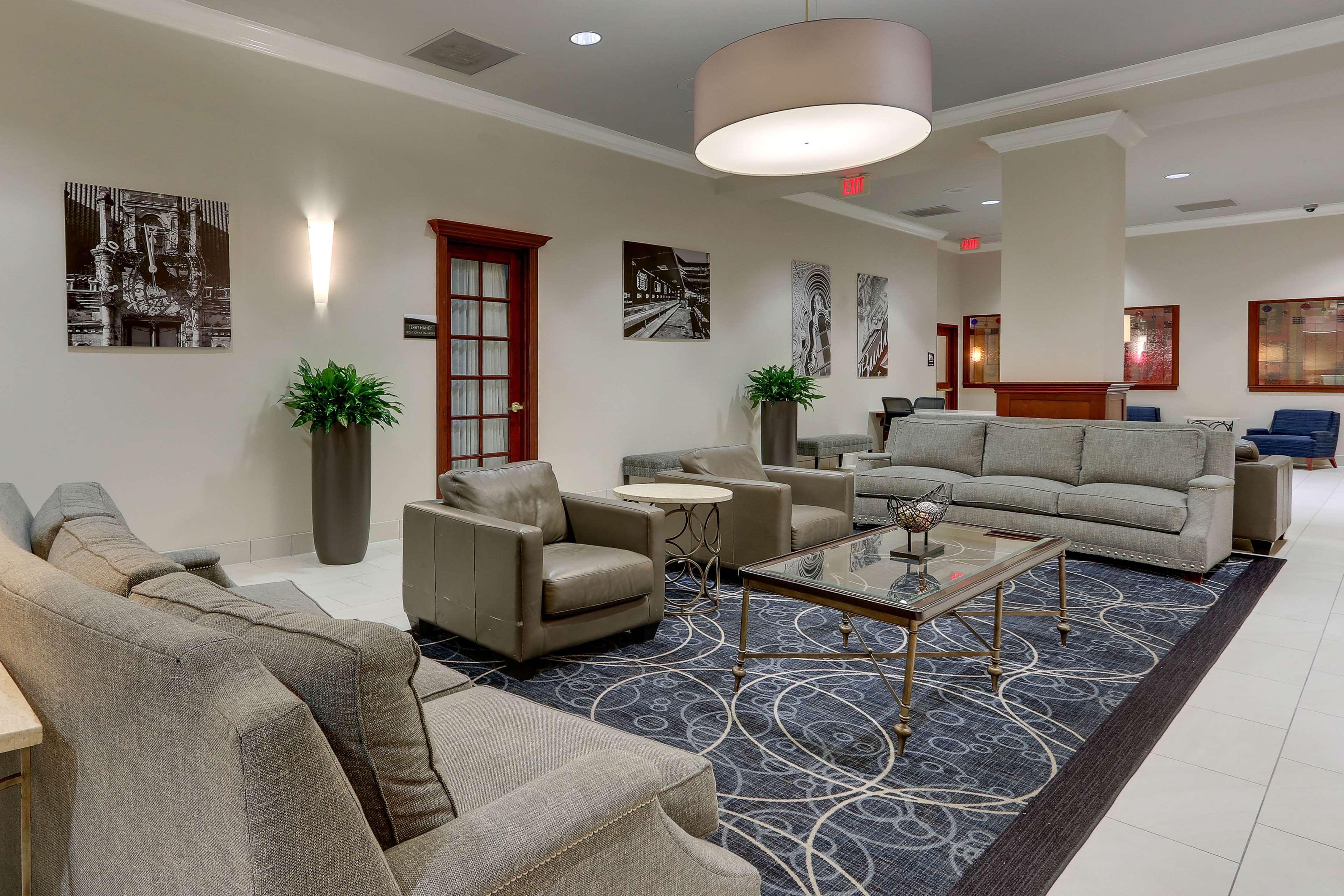 Doubletree By Hilton St. Louis Forest Park Exterior photo