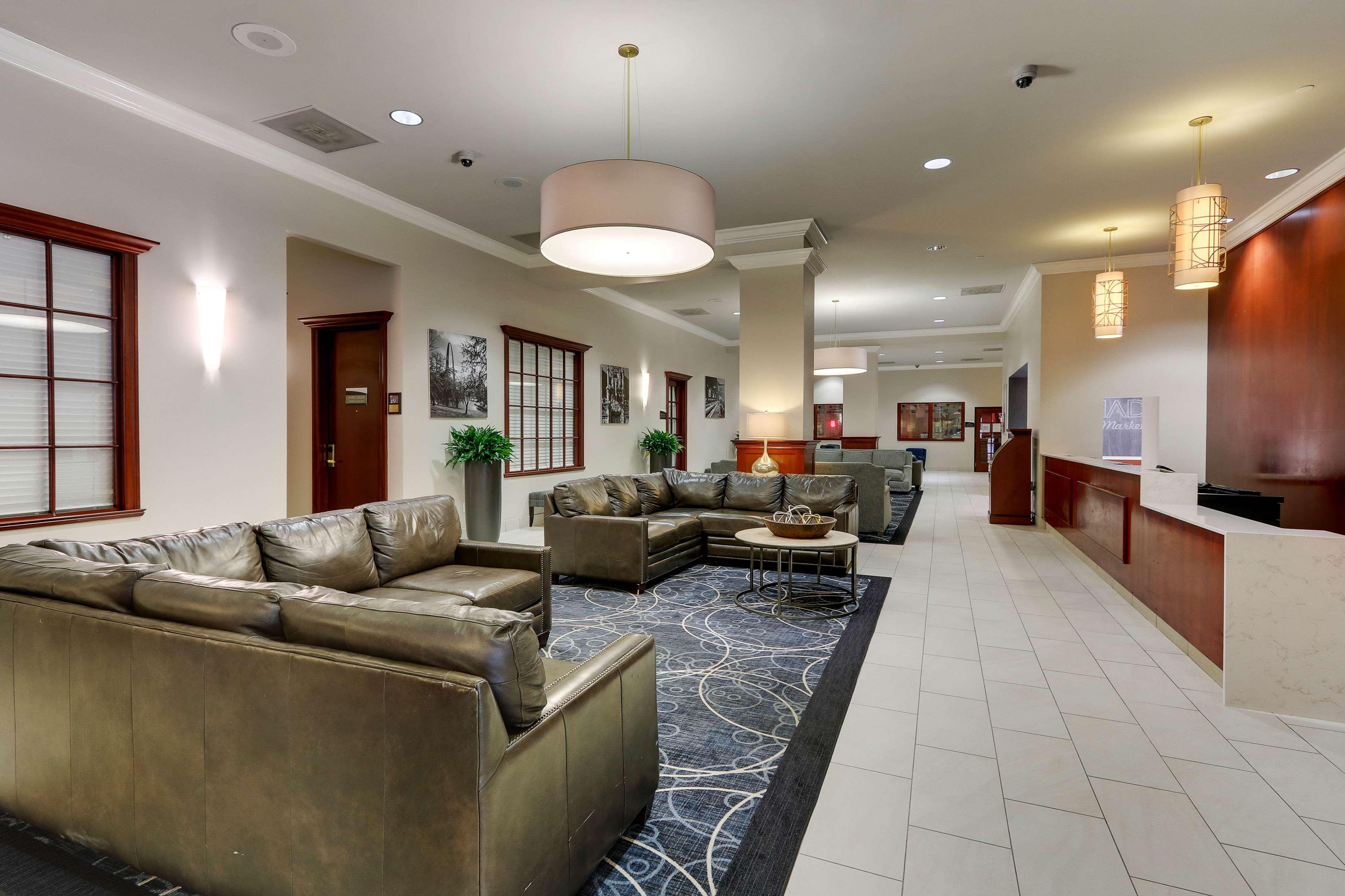 Doubletree By Hilton St. Louis Forest Park Exterior photo