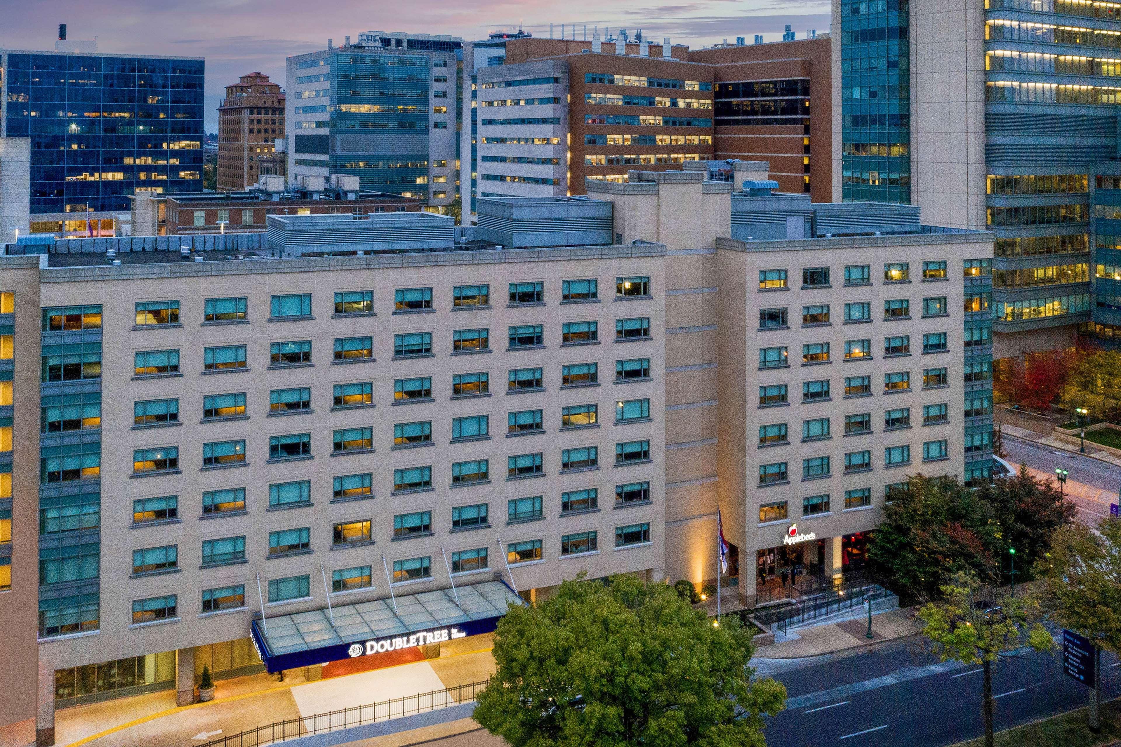 Doubletree By Hilton St. Louis Forest Park Exterior photo