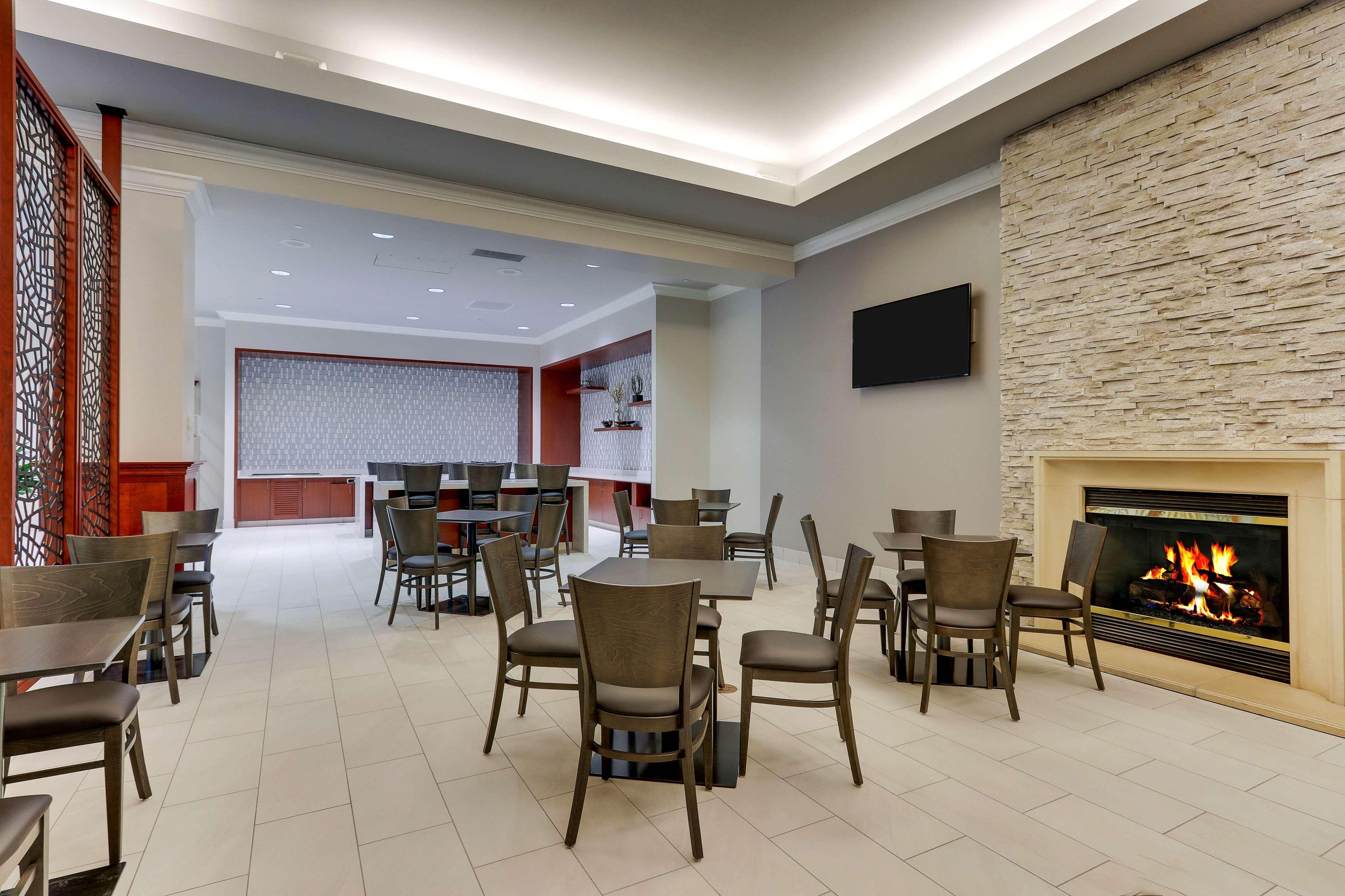 Doubletree By Hilton St. Louis Forest Park Exterior photo