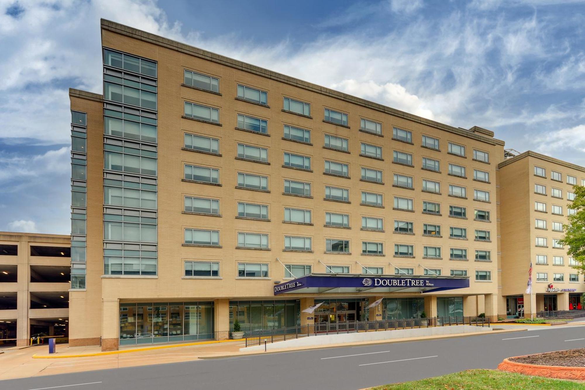 Doubletree By Hilton St. Louis Forest Park Exterior photo